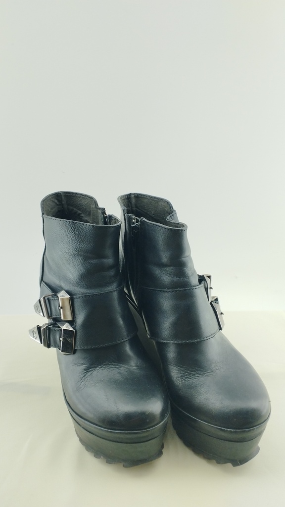 Botas negras cintos plateados SARKANY T:40