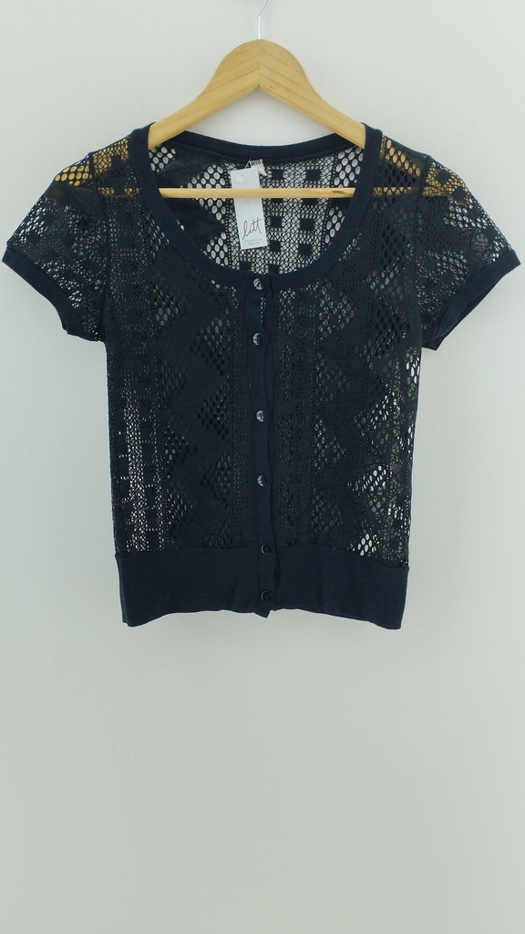 Remera negra con botones hilo T:S