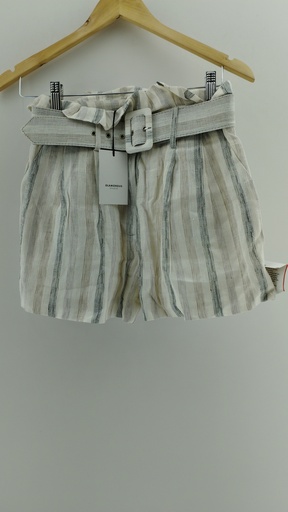 [P04808-67] Short blanco rayas verticales con cinto GLAMOROUS T:36